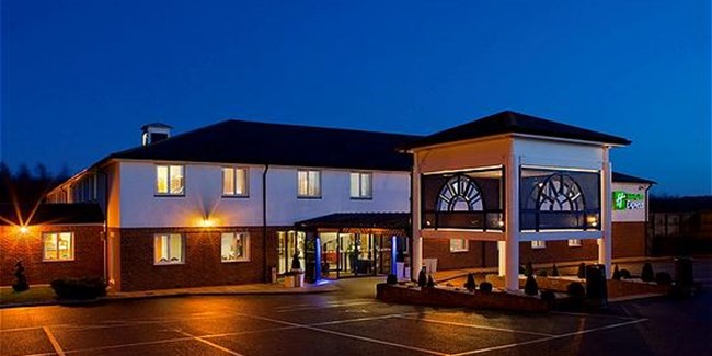 holiday-lnn-express-canterbury-4 (1).jpg